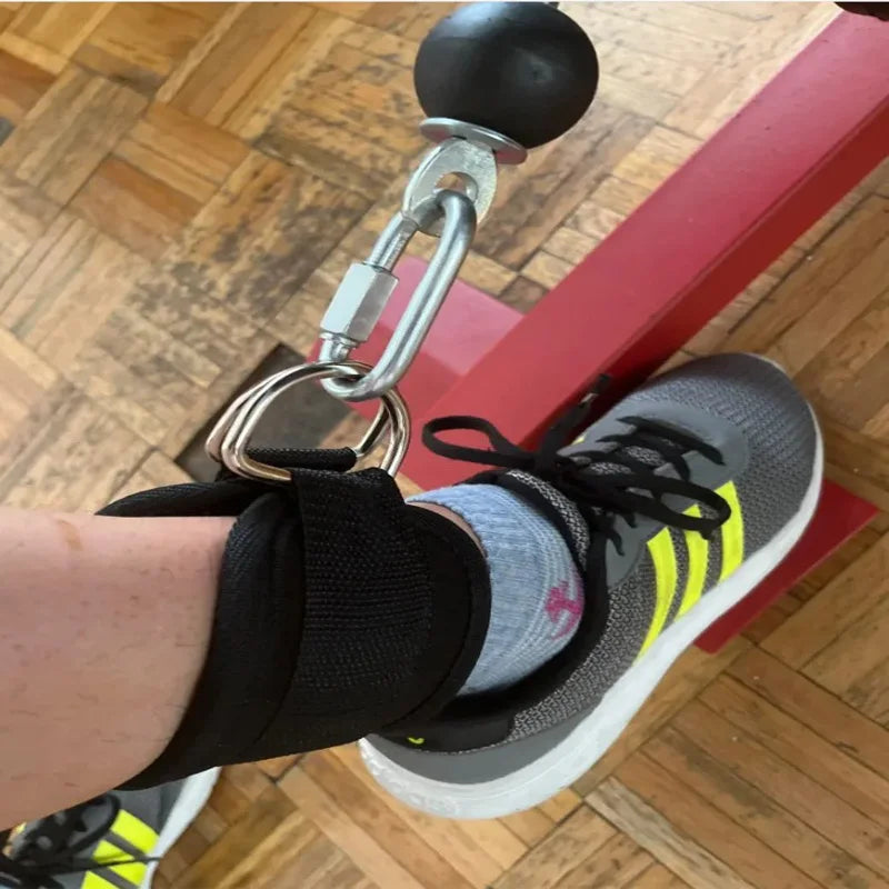 Tornozeleira com D-Ring Duplo – Estabilidade e Desempenho nos Treinos de Pernas e Glúteos